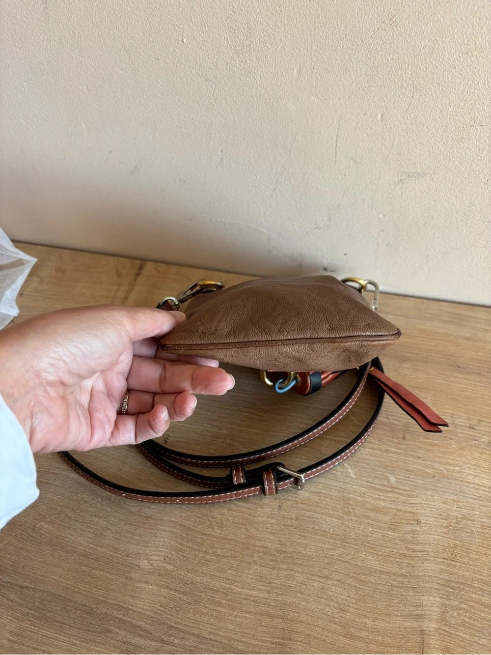 Authentic Louis Vuitton crossbody bag - Picture 4 of 8